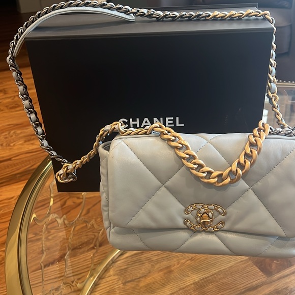 Chanel 19 medium quilted Flap Bag - light blue - Picture 8 of 16